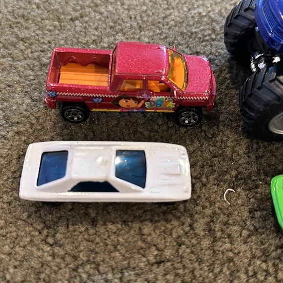 Cars/Trucks Lot Transformer - Picture 12 of 15